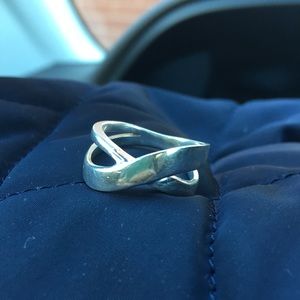 925 sterling silver ring crisscross size 6.75